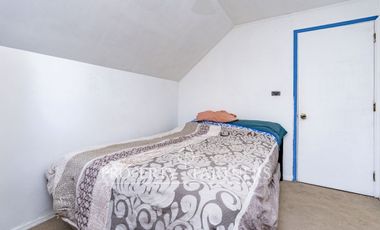 Venta de casa en Peñalolén, Condominio El Olmo, con acceso controlado