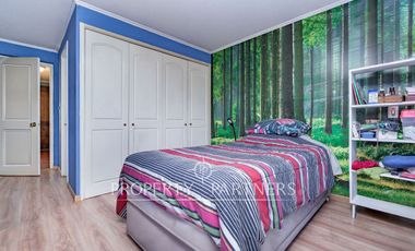 Venta de casa en Peñalolén, Condominio El Olmo, con acceso controlado