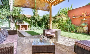 Venta de casa en Peñalolén, Condominio El Olmo, con acceso controlado