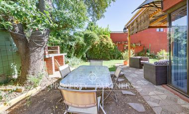 Venta de casa en Peñalolén, Condominio El Olmo, con acceso controlado