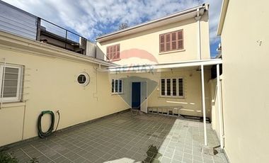 LUMINOSA CASA REMODELADA  USO COMERCIAL - RECOLETA