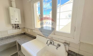 LUMINOSA CASA REMODELADA  USO COMERCIAL - RECOLETA