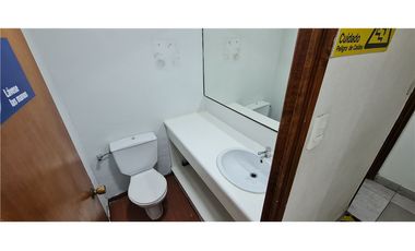 Amplia oficina planta libre, gran ubicación! metro