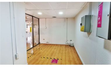 Amplia oficina planta libre, gran ubicación! metro