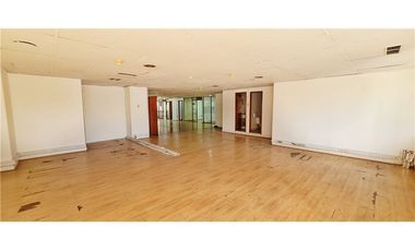 Amplia oficina planta libre, gran ubicación! metro