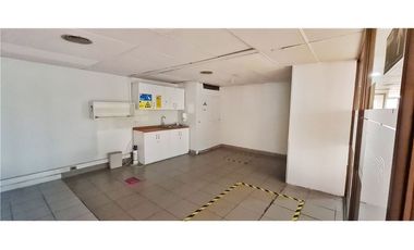 Amplia oficina planta libre, gran ubicación! metro