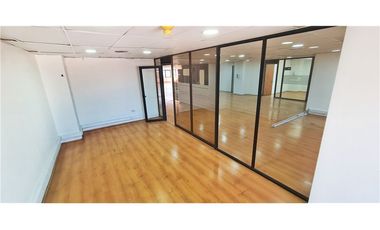 Amplia oficina planta libre, gran ubicación! metro