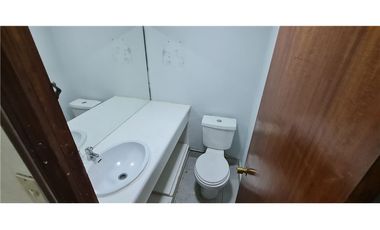 Amplia oficina planta libre, gran ubicación! metro