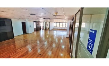 Amplia oficina planta libre, gran ubicación! metro
