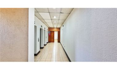 Amplia oficina planta libre, gran ubicación! metro