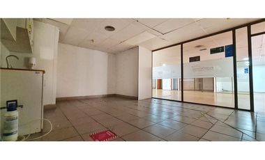 Amplia oficina planta libre, gran ubicación! metro