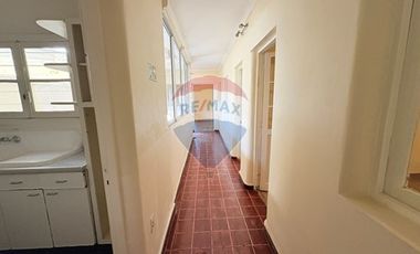 AMPLIA CASA REMODELADA  USO COMERCIAL - RECOLETA