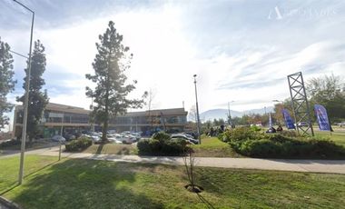 Local Comercial en Arriendo en Av. Camino El Alba con Av La plaza