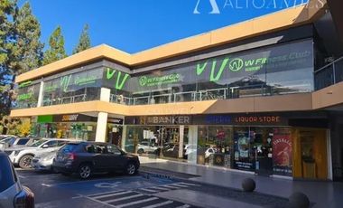 Local Comercial en Arriendo en Av. Camino El Alba con Av La plaza