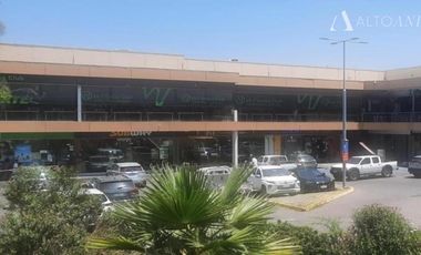 Local Comercial en Arriendo en Av. Camino El Alba con Av La plaza