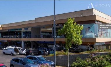 Local Comercial en Arriendo en Av. Camino El Alba con Av La plaza