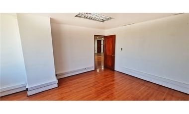 Espaciosa y luminosa oficina! Mac Iver / Agustinas