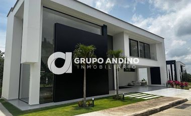 ARRIENDO de CASA CAMPESTRE en PIEDECUESTA