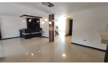 ALQUILO CASA EN LA ELVIRA COD 7818524