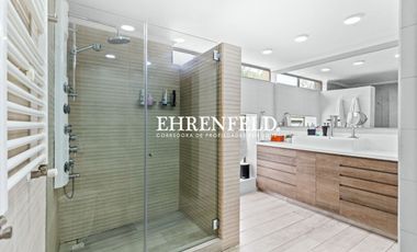 La Calandrina, Las Condes. Casa exclusiva, de 5 niveles