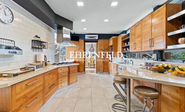 La Calandrina, Las Condes. Casa exclusiva, de 5 niveles