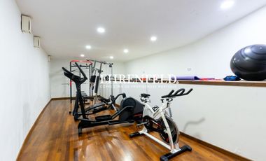 La Calandrina, Las Condes. Casa exclusiva, de 5 niveles