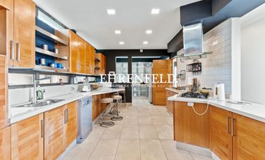 La Calandrina, Las Condes. Casa exclusiva, de 5 niveles