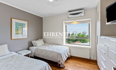 La Calandrina, Las Condes. Casa exclusiva, de 5 niveles