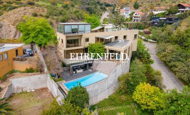 La Calandrina, Las Condes. Casa exclusiva, de 5 niveles