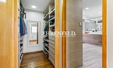 La Calandrina, Las Condes. Casa exclusiva, de 5 niveles