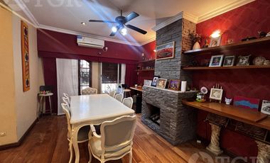 Casa en Alquiler de 2 Plantas: Amoblada, con Suite, Escritorio y Patio