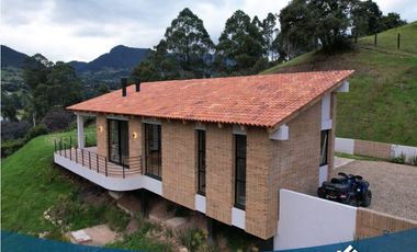 En Venta Hermosa Casa Campestre Nueva en Tabio