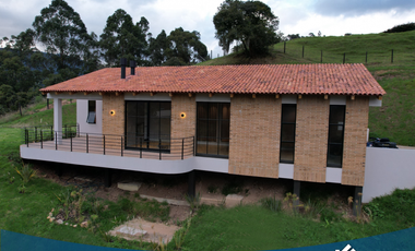 En Venta Hermosa Casa Campestre Nueva en Tabio