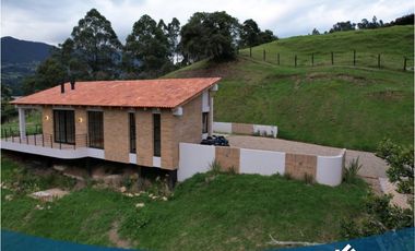 En Venta Hermosa Casa Campestre Nueva en Tabio