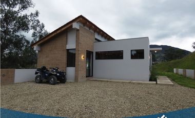 En Venta Hermosa Casa Campestre Nueva en Tabio