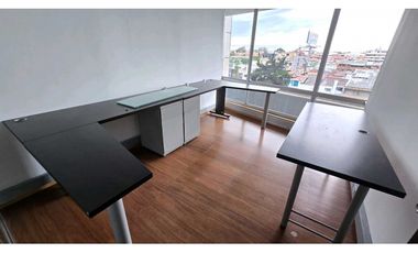 ARRIENDO OFICINA 160m2  SEMI-AMOBLADA ZONA FINANCIERA SANTA BARBARA