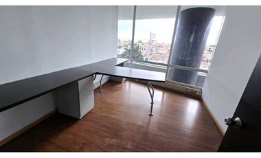 ARRIENDO OFICINA 160m2  SEMI-AMOBLADA ZONA FINANCIERA SANTA BARBARA
