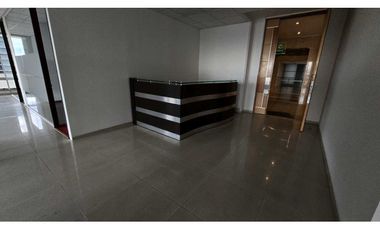 ARRIENDO OFICINA 160m2  SEMI-AMOBLADA ZONA FINANCIERA SANTA BARBARA