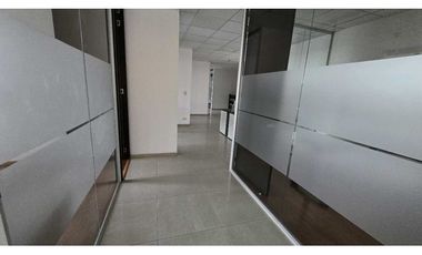 ARRIENDO OFICINA 160m2  SEMI-AMOBLADA ZONA FINANCIERA SANTA BARBARA