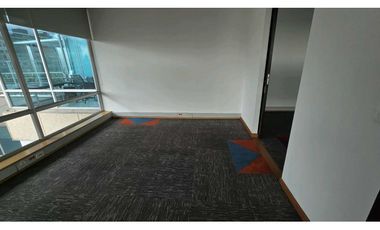 ARRIENDO OFICINA 160m2  SEMI-AMOBLADA ZONA FINANCIERA SANTA BARBARA