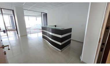ARRIENDO OFICINA 160m2  SEMI-AMOBLADA ZONA FINANCIERA SANTA BARBARA