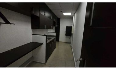 ARRIENDO OFICINA 160m2  SEMI-AMOBLADA ZONA FINANCIERA SANTA BARBARA