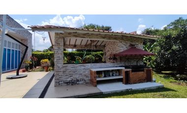 VENTA HERMOSISIMA CASA DENTRO DEL MEJOR CONDOMINIO DE CHINAUTA C/MARCA