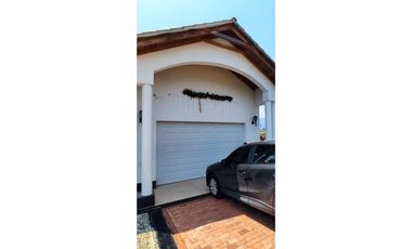 VENTA HERMOSISIMA CASA DENTRO DEL MEJOR CONDOMINIO DE CHINAUTA C/MARCA