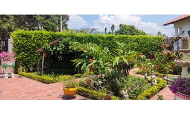 VENTA HERMOSISIMA CASA DENTRO DEL MEJOR CONDOMINIO DE CHINAUTA C/MARCA