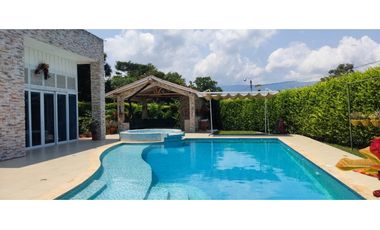 VENTA HERMOSISIMA CASA DENTRO DEL MEJOR CONDOMINIO DE CHINAUTA C/MARCA