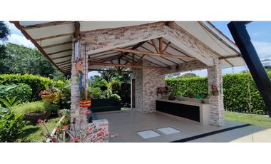 VENTA HERMOSISIMA CASA DENTRO DEL MEJOR CONDOMINIO DE CHINAUTA C/MARCA