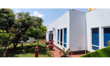 VENTA HERMOSISIMA CASA DENTRO DEL MEJOR CONDOMINIO DE CHINAUTA C/MARCA
