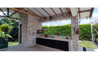 VENTA HERMOSISIMA CASA DENTRO DEL MEJOR CONDOMINIO DE CHINAUTA C/MARCA