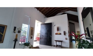 VENTA HERMOSISIMA CASA DENTRO DEL MEJOR CONDOMINIO DE CHINAUTA C/MARCA